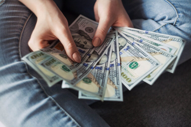 Tax - We provide tax advice to foreign taxpayers with economic or personal bonds with Spain.